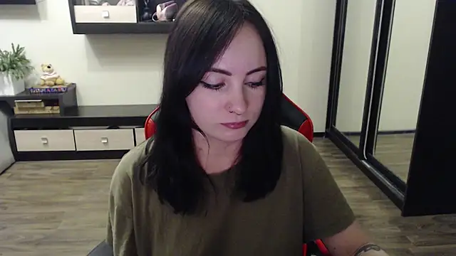 Snapshot of Laralianna chatting on 10-10-25, 05:01 Laralianna online show from 10-10-25, 05:01