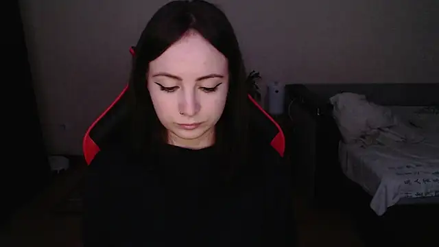 Snapshot of Laralianna chatting on 11-10-25, 12:20 Laralianna online show from 11-10-25, 12:20