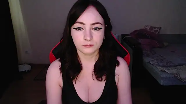 Snapshot of Laralianna chatting on 11-27-25, 07:10 Laralianna online show from 11-27-25, 07:10