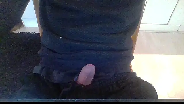 Snapshot of Remstr chatting on 12-17-24, 11:28 Remstr online show from 12-17-24, 11:28