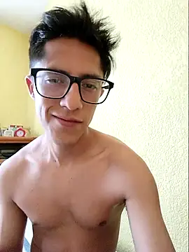 Snapshot of KevinCrz chatting on 10-15-25, 07:47 KevinCrz online show from 10-15-25, 07:47