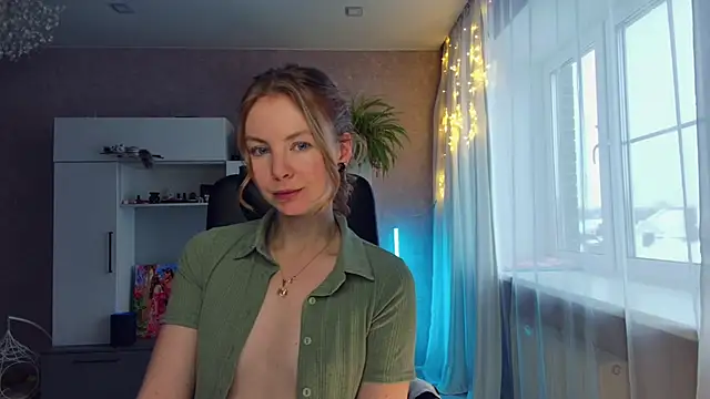 Snapshot of Cuddle_Cat chatting on 12-19-24, 07:07 Cuddle Cat online show from 12-19-24, 07:07