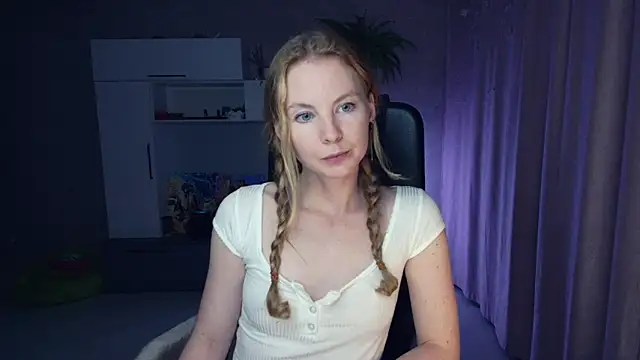 Snapshot of Cuddle_Cat chatting on 10-27-25, 01:59 Cuddle Cat online show from 10-27-25, 01:59