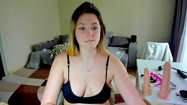 Snapshot of GarryHill chatting on 03-27-26, 08:26 GarryHill online show from 03-27-26, 08:26