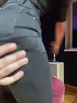 Snapshot of Kiscsillagg chatting on 11-21-25, 05:00 Kiscsillagg online show from 11-21-25, 05:00