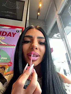 Snapshot of Britney_Charm_ chatting on 01-18-26, 09:57 Britney Charm online show from 01-18-26, 09:57