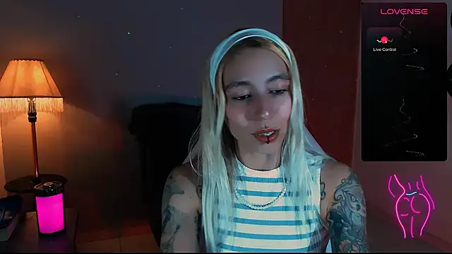 Snapshot of Saucy_Jenn chatting on 12-25-24, 12:05 Saucy Jenn online show from 12-25-24, 12:05