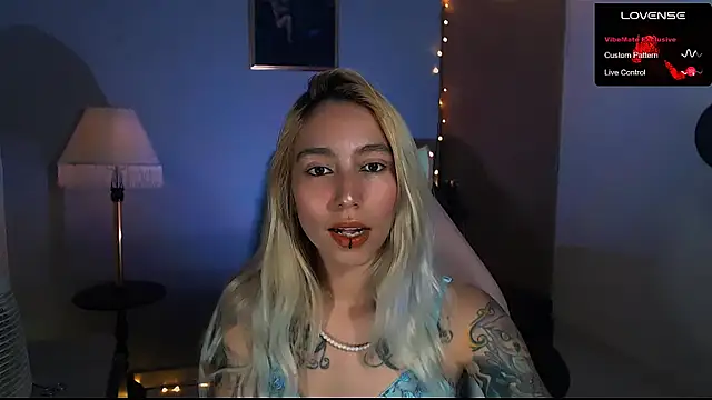 Snapshot of Saucy_Jenn chatting on 02-01-25, 02:05 Saucy Jenn online show from 02-01-25, 02:05