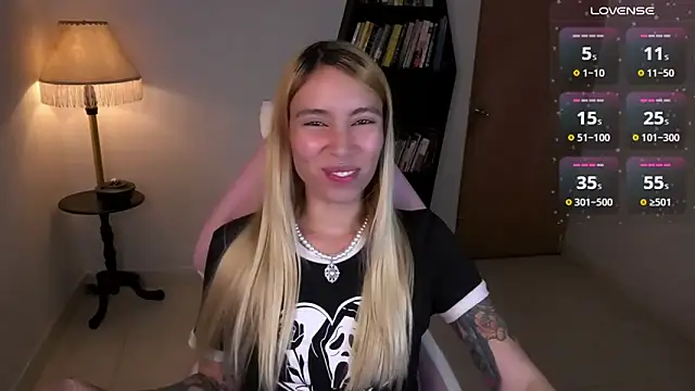 Snapshot of Saucy_Jenn chatting on 11-29-25, 02:25 Saucy Jenn online show from 11-29-25, 02:25