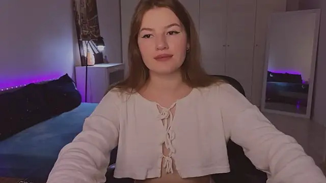 Snapshot of alwaysfrida chatting on 10-27-25, 11:36 alwaysfrida online show from 10-27-25, 11:36