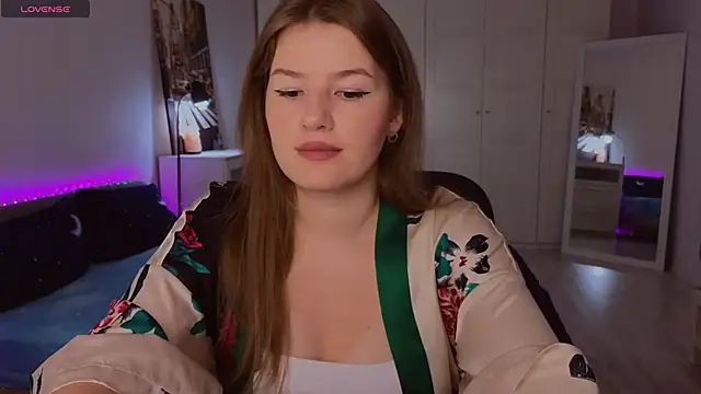 Snapshot of alwaysfrida chatting on 11-06-25, 12:06 alwaysfrida online show from 11-06-25, 12:06