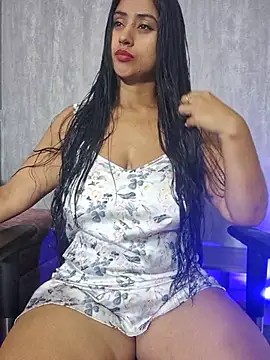 Valentinne z online show from 10-17-25, 04:37