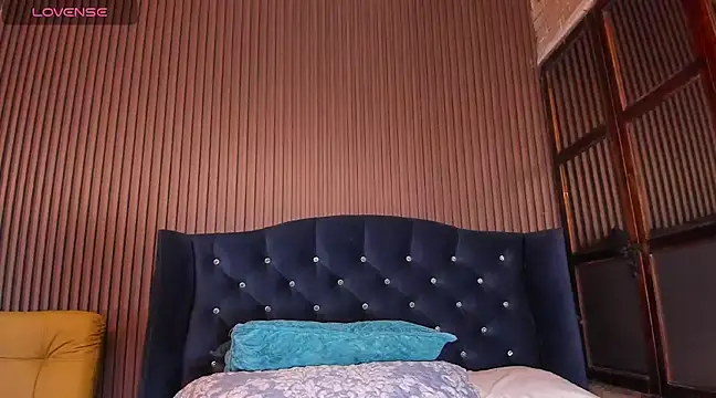 JuliaDawson  online show from 02-10-25, 05:03