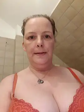 Snapshot of saharaheiss chatting on 12-05-24, 03:39 saharaheiss online show from 12-05-24, 03:39