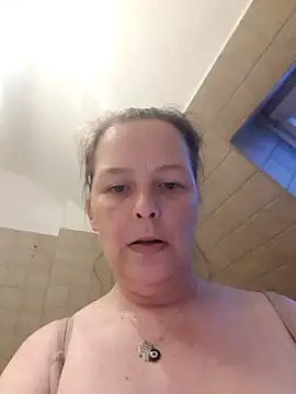 Snapshot of saharaheiss chatting on 12-16-24, 03:22 saharaheiss online show from 12-16-24, 03:22