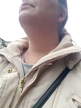 Snapshot of saharaheiss chatting on 02-15-25, 08:33 saharaheiss online show from 02-15-25, 08:33