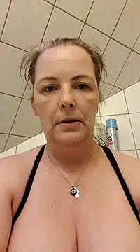 Snapshot of saharaheiss chatting on 02-16-25, 05:04 saharaheiss online show from 02-16-25, 05:04