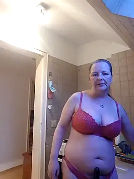 Snapshot of saharaheiss chatting on 02-19-25, 04:44 saharaheiss online show from 02-19-25, 04:44