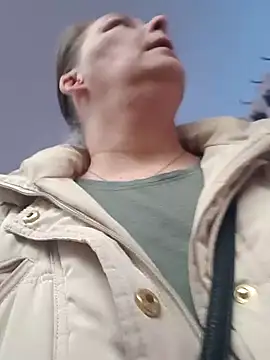 Snapshot of saharaheiss chatting on 03-03-25, 02:26 saharaheiss online show from 03-03-25, 02:26