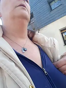 Snapshot of saharaheiss chatting on 03-20-25, 12:11 saharaheiss online show from 03-20-25, 12:11