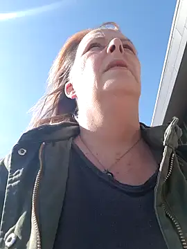 Snapshot of saharaheiss chatting on 03-21-25, 11:44 saharaheiss online show from 03-21-25, 11:44