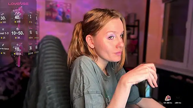 Snapshot of Chanel_Gill chatting on 11-30-25, 01:20 Chanel Gill online show from 11-30-25, 01:20