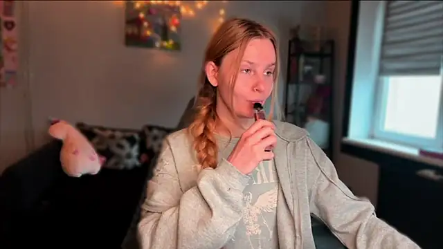 Snapshot of Chanel_Gill chatting on 12-16-25, 07:57 Chanel Gill online show from 12-16-25, 07:57