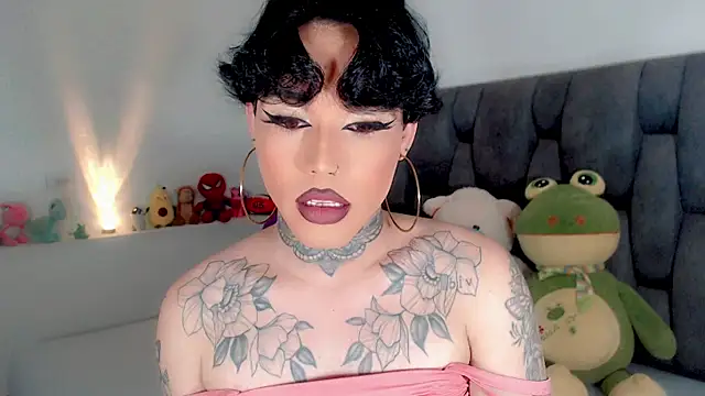 Snapshot of little_star_porn chatting on 11-08-25, 01:06 little star porn online show from 11-08-25, 01:06