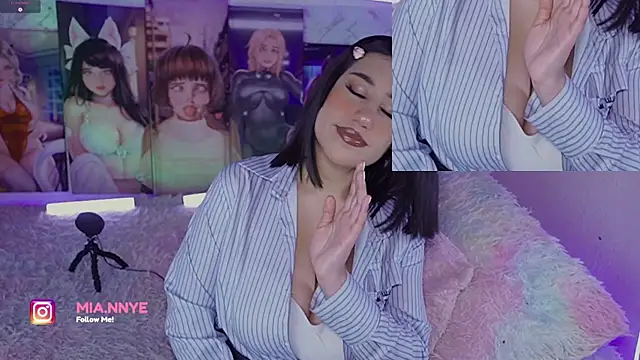 Snapshot of MiaMammie chatting on 12-16-24, 08:52 MiaMammie online show from 12-16-24, 08:52