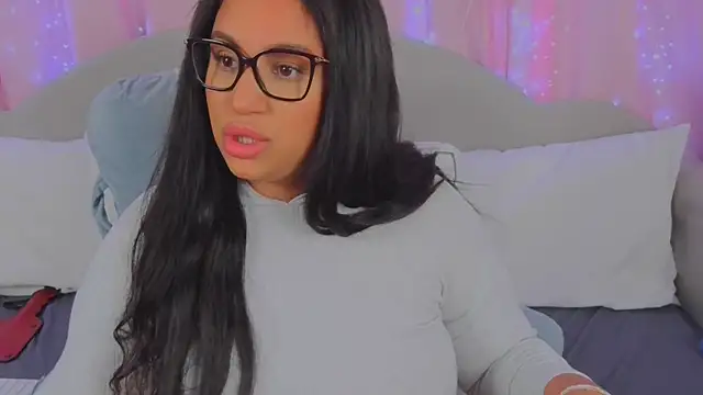 MeghanXO online show from 12-18-24, 02:49