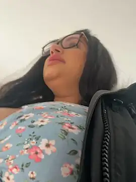 MeghanXO online show from 12-19-24, 06:34