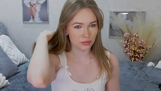 Snapshot of Veronika_Mitchel chatting on 02-18-25, 05:31 Veronika Mitchel online show from 02-18-25, 05:31