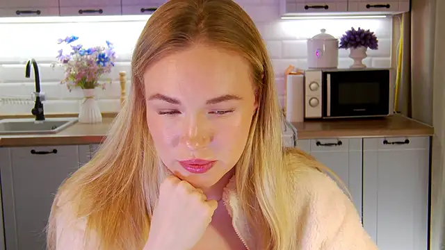 Snapshot of Veronika_Mitchel chatting on 09-30-25, 05:40 Veronika Mitchel online show from 09-30-25, 05:40