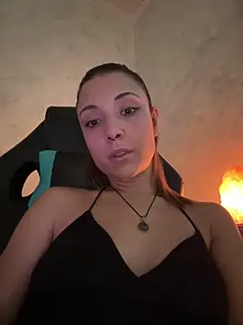 Snapshot of KarlaLuar_ chatting on 10-20-25, 05:57 KarlaLuar online show from 10-20-25, 05:57