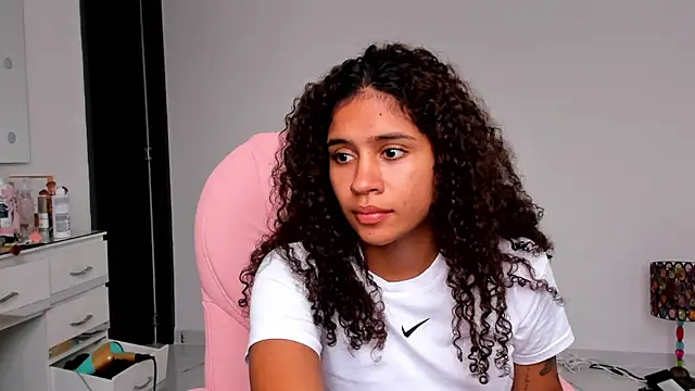 Snapshot of stormyy_ chatting on 10-17-25, 09:39 stormyy online show from 10-17-25, 09:39