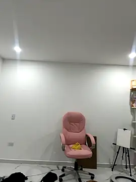 Snapshot of stormyy_ chatting on 10-24-25, 12:19 stormyy online show from 10-24-25, 12:19