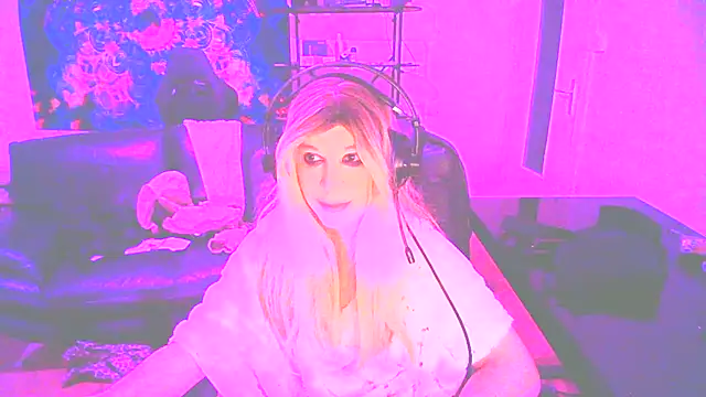 LatruieSow online show from 12-27-24, 01:43