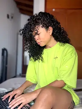 Snapshot of GabriSaenz chatting on 10-20-25, 01:33 GabriSaenz online show from 10-20-25, 01:33