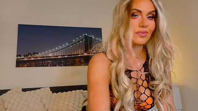 Snapshot of Tinkerbell822 chatting on 10-27-25, 08:29 Tinkerbell822 online show from 10-27-25, 08:29