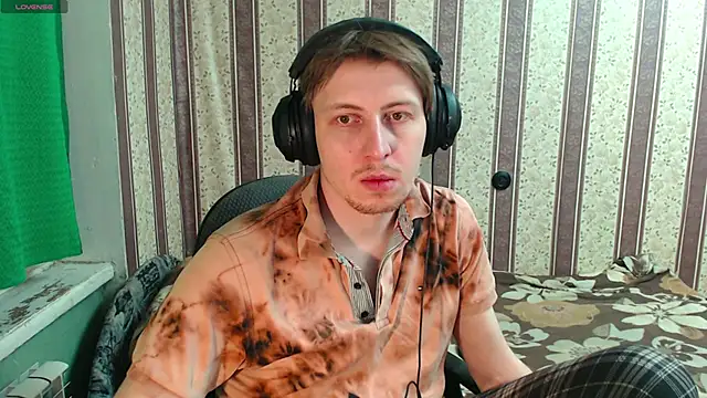 darienlarge online show from 11-25-25, 06:08