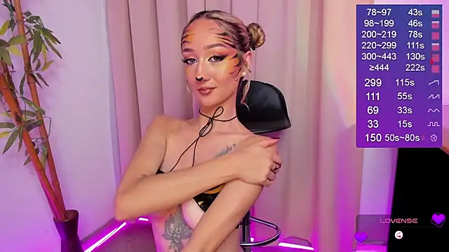 Bella-White online show from 10-13-25, 01:11