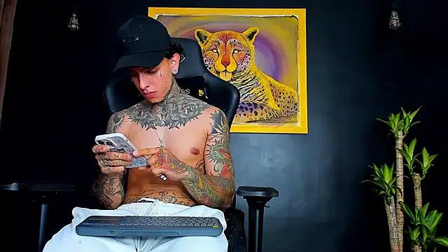 Snapshot of Aron_ford chatting on 12-16-24, 08:48 Aron ford online show from 12-16-24, 08:48