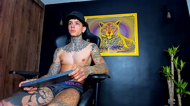 Snapshot of Aron_ford chatting on 12-16-24, 11:50 Aron ford online show from 12-16-24, 11:50