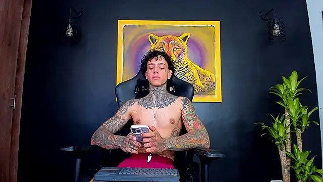 Snapshot of Aron_ford chatting on 01-04-25, 06:51 Aron ford online show from 01-04-25, 06:51