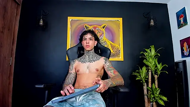 Snapshot of Aron_ford chatting on 01-08-25, 08:39 Aron ford online show from 01-08-25, 08:39