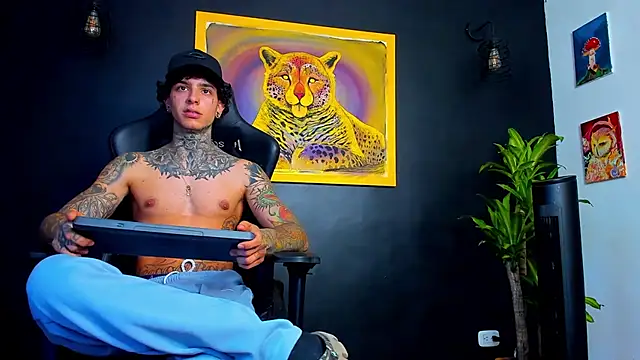 Snapshot of Aron_ford chatting on 01-17-25, 10:34 Aron ford online show from 01-17-25, 10:34