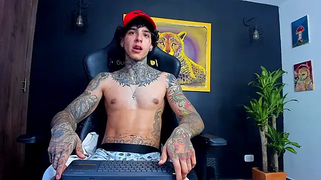 Snapshot of Aron_ford chatting on 01-19-25, 08:09 Aron ford online show from 01-19-25, 08:09