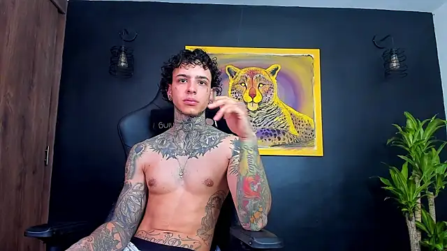 Snapshot of Aron_ford chatting on 01-20-25, 12:49 Aron ford online show from 01-20-25, 12:49