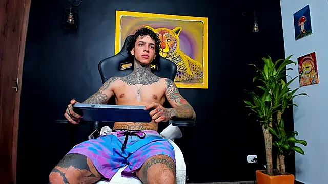 Snapshot of Aron_ford chatting on 01-28-25, 01:39 Aron ford online show from 01-28-25, 01:39