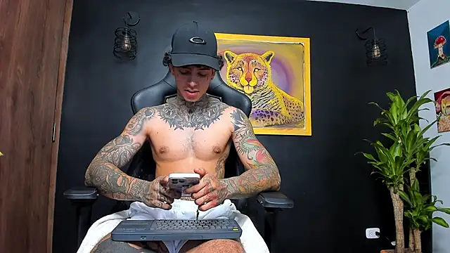 Snapshot of Aron_ford chatting on 01-28-25, 11:28 Aron ford online show from 01-28-25, 11:28